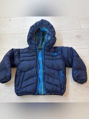 The North Face 550 Reversible Jacket navy and gingham size 2